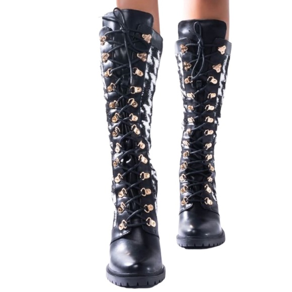 NWT Black and White Heeled Lace Up Boots with HOUNDSTOOTH DESIGN - Picture 2 of 3